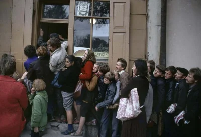 siwymaka - Bodzentyn, w kolejce po chleb - 1981 rok.
#fotohistoria