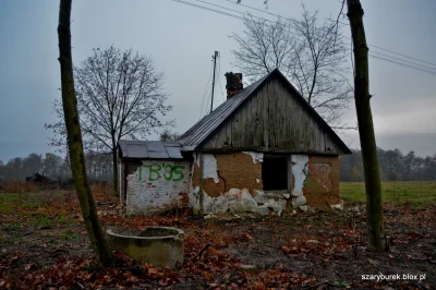 nightmeen - Stary opuszczony domek, który sfotografowałem na trasie Warszawa - Wyszog...