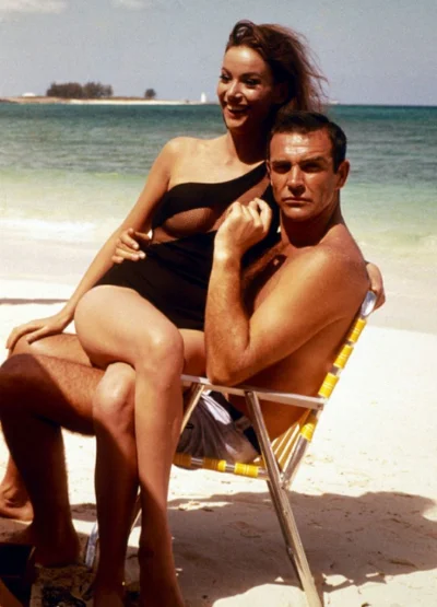 Rajtuz - Sean Connery i Claudine Auger na planie filmu "Operacja Piorun". 1965 rok.
...