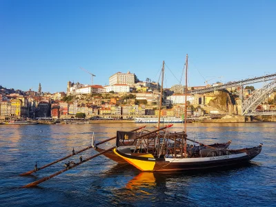 v3rt - Porto

#podroze #podrozujzwykopem #fotografia #portugalia