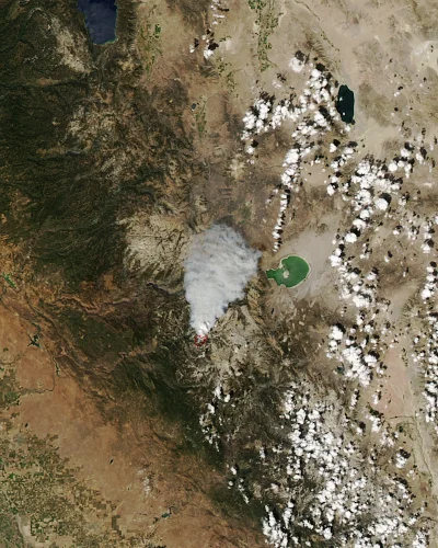 mactrix - Satelitarne zdjęcie z pożaru w Yosemite National Park, więcej o tym wydarze...