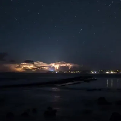 bkwas - Timelaps z burzy na Maui. Wygląda prześwietnie, a jeszcze pod koniec widać lu...