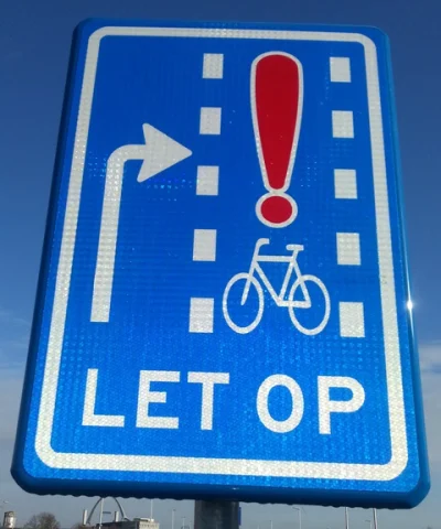 zaqpy - @akg_: W Holandii wcale nie ma bezwzglednego pierwszenstwa dla rowerzystow. S...