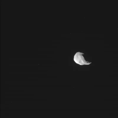 d.....4 - Zdjęcie RAW jednego z księżyców Saturna, Telesto. Jego wymiary to 32.6 x 23...