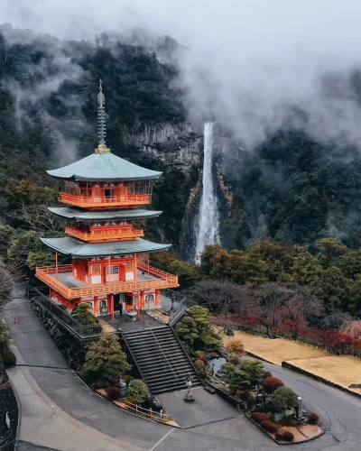Artktur - Świątynia Seiganto-ji i wodospad Nachi
fot. Kohki 

Odkrywaj świat z wyk...