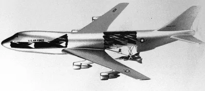 stahs - Podobno była taka koncepcja Boeinga - powietrzny lotniskowiec przenoszący 10 ...