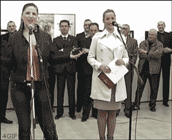 Mordeusz - Wybredny widz klaszcze tylko wtedy, gdy naprawdę się spodobało. 

#hehes...