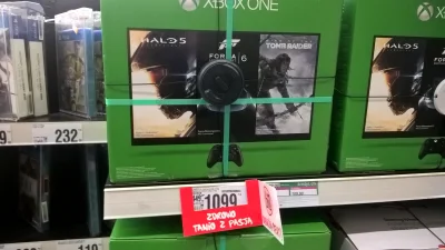 KaloryfeR - #xboxone 
W Bi1, w Auchan pewnie to samo, XO z TR, H5 i F6, z 1TB za 109...