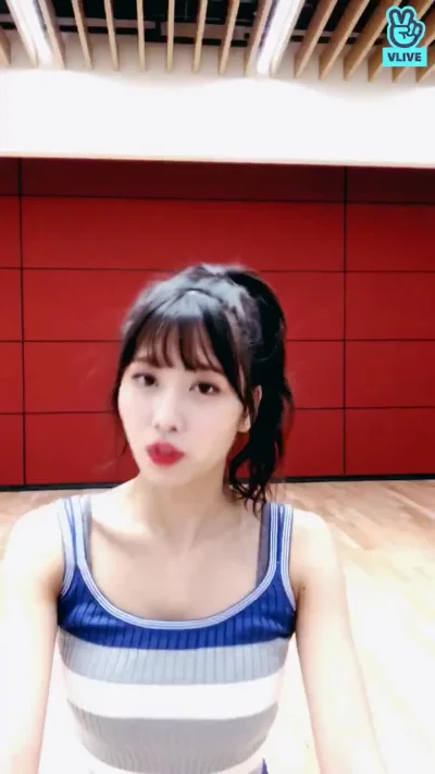 XKHYCCB2dX - #momo #twice 
#koreanka #japonka #gif