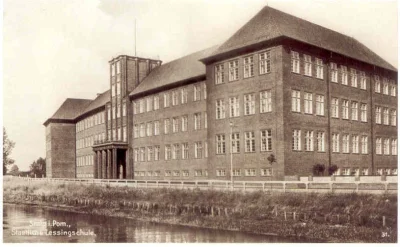 xvovx - Słupsk - budynek Szkoły Policji, około 1938 roku.
#xvovxpomorze #pomorze #sl...