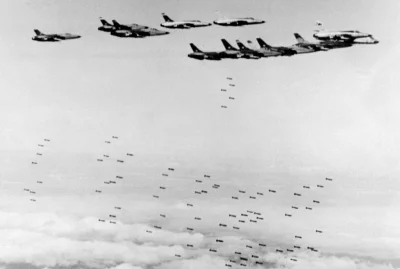 N.....h - Bombardowanie celów wojskowych i strategicznych w Wietnamie Północnym przez...