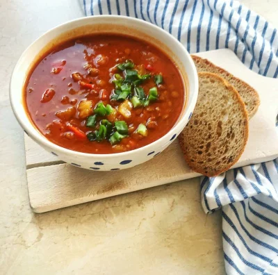 PomidorovaLova - jedyna słuszna zupka pomidorowa z makaronem, chilli, bazylią, mozare...