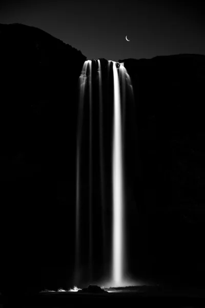 KristoferMichaelson - Srebro nocy
#mojezdjecie #fotografia #islandia #góry