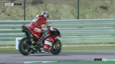 k.....2 - Petrux korzystający z "holeshot device" podczas próbnego startu. Nie jest d...