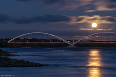 Nightscapes_pl - 6/100 Dzisiejszy wschód Księżyca nad mostem drogowy im. gen. Elżbiet...