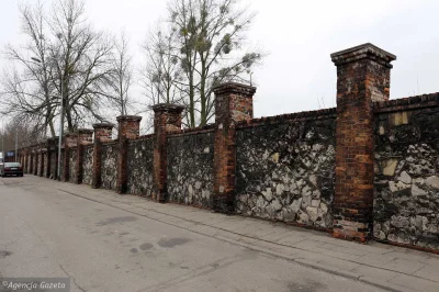 xandra - Część zabytkowego muru przy Frytkowej będącego ostatnią pamiątką po zabytkow...