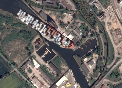 C.....Z - Fotomontaż z skyscrapercity.com - typowy dla Gdańska kontenerowiec odwiedza...