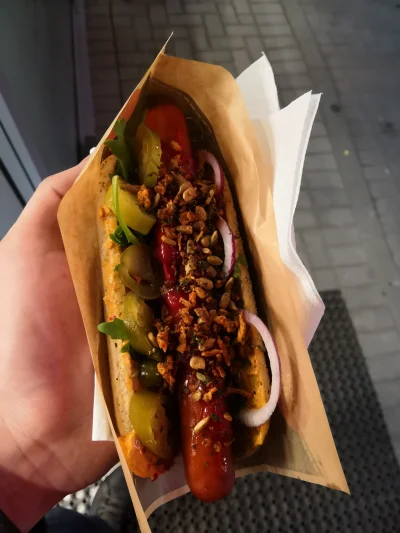 ravau - @pawulon_4w2: wygląda zacnie.
Ja tam nowego hotdoga jadłem i był pyszny.