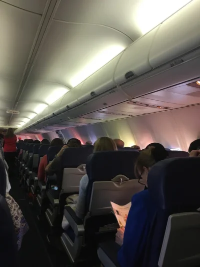 Mesk - @Mesk: Światło słoneczne odbite od ubrań pasażerów