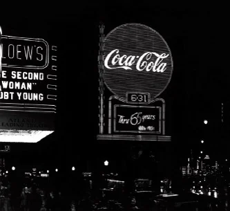 anheli - > Pierwsza zewnętrzna reklama Coca-Coli ustawiona przy torach na trasie Nowy...