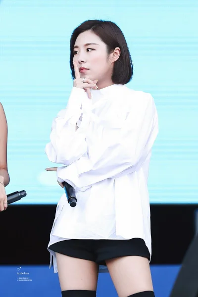 s.....a - 170923

joy olpark festival

cr: @in_thelove 

#dailywheein #mamamoo ...