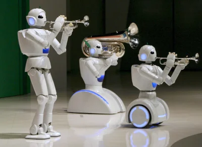 1z10 - Roboty udają że grają na "analogowych" instrumentach dętych. Dj "gra" na sprzę...