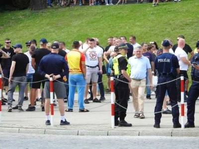 saakaszi - Kontrmanifestacja marszu równości w #bialystok, znowu przyszli sami faceci...