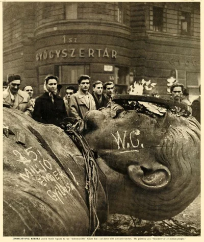 dodoodooo - Obalony pomnik Stalina podczas Rewolucji Węgierskiej w 1956 roku. Napis p...