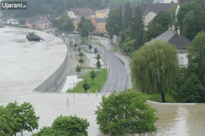 pogop - Nie przelewa im się #suchar #obrazeknadzis #czechy #powodz można powiedzieć w...