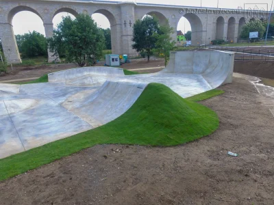 Ingenieur - @krzysztoforek: @szejas: nie trzeba tak daleko szukac:
skatepark w Boles...