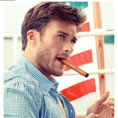 M.....i - Kocham młodego Eastwooda. Niedość że przystojny, bogaty to jeszcze ma poczu...