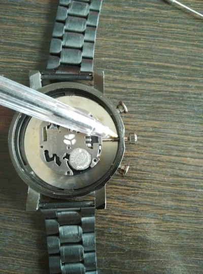 salvador5000 - Jak rozłączyć to pokrętło żeby wyjąć mechanizm? #zegarki #zegarmistrzo...