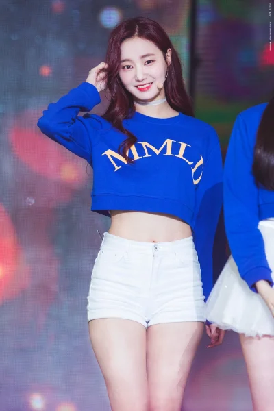 XKHYCCB2dX - #yeonwoo #momoland 
#koreanka