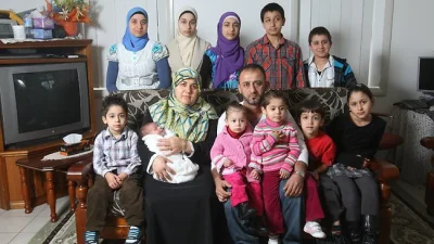 L.....K - @Amadeo: Typowa muzułmańska rodzina na brytyjskim socjalu.
