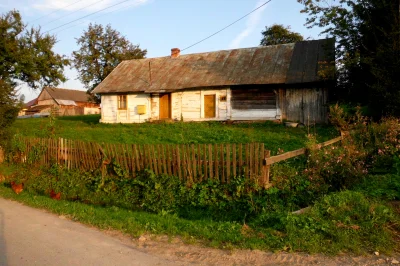 wykopowa_ona - Taki urokliwy domek we wsi pod Przemyślem.

Podoba mi się.



#podroze...