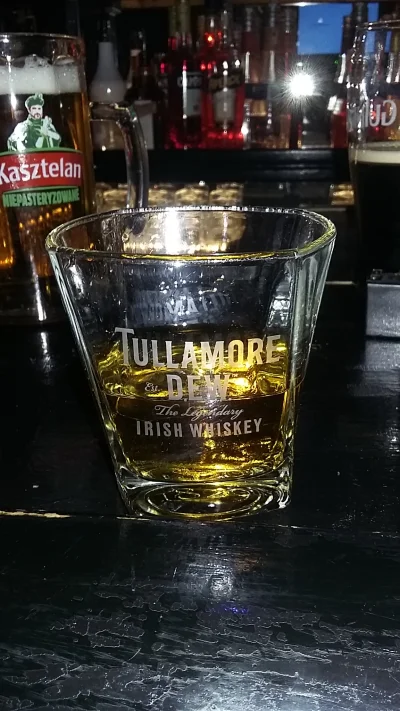 N.....s - @marta137: siedzę w Molly Malone Irish Pub, piję łychę