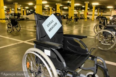 tomyclik - 1/1 

Kilkadziesiąt wózków inwalidzkich stanęło na wiele godzin w najbar...