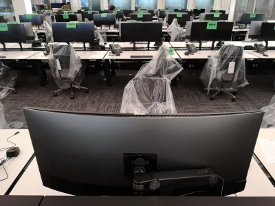 silentpl - A tu piętro z 1050 pracownikami na 38" monitorach.