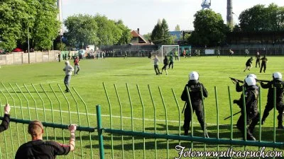 maciej-kalinowski - @villsvin: Oczywiście, lufa jednego z policjantów była pod kątem ...