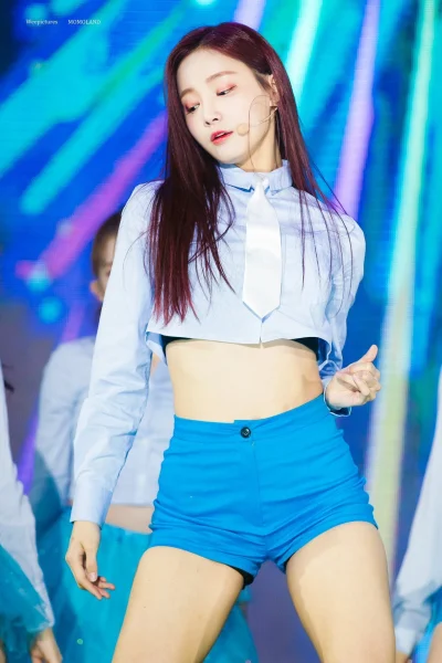 XKHYCCB2dX - #yeonwoo #momoland 
#koreanka