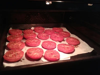 somsiad - Uwielbiam suszone pomidory do tego stopnia, że postanowiłem je zrobić samem...