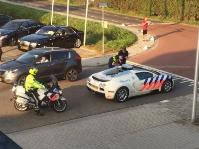 kurczak48 - #bugattiveyron #holandia #policja

Bugatti Veyron Grand Sport - 407 km/h,...