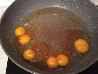 s.....i - 4 jajka 6 żółtek #wygryw #mikrokoksy #heheszki #humoobrazkowy #gotujzwykope...