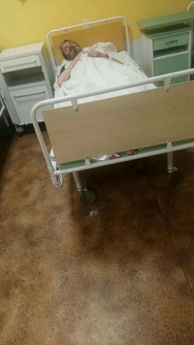 qkqamil - Leży sobie człowiek w szpitalu (#!$%@? jajca dlaczego) godzina 22.30 a tu t...
