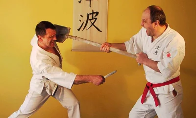 trebeter - Tylko karate tsunami pomoże nam pokonać silniejszego przeciwnika.