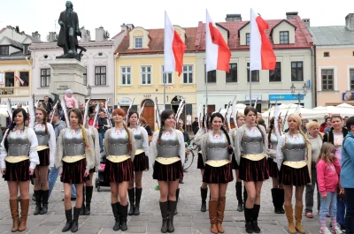 korsarz - Do stojących panów proponuję jeszcze dziewoje jakąś dać, by sami nie stali....