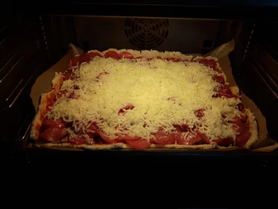 white_widow - #gotujzwykopem #gotujzmikroblogiem #foodporn #pizza omnomnom piecze się...