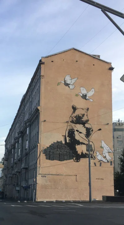 Szamanplemieniatatamahuja - #streetart #graffiti #mural #rosja 

Miś zakłada gołąbkom...