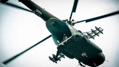M4lutki - Ten koleś to istny "dont give a fuck man" :D

#militaria #aircraftboners #f...
