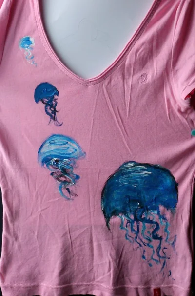 hurtwish - #ferie #nuda #diy #koszulka #meduzy
jak z brzydkiej różowej koszulki uczy...